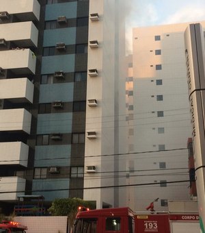 Curto-circuito em ventilador causa incêndio e destrói apartamento no bairro da Jatiúca