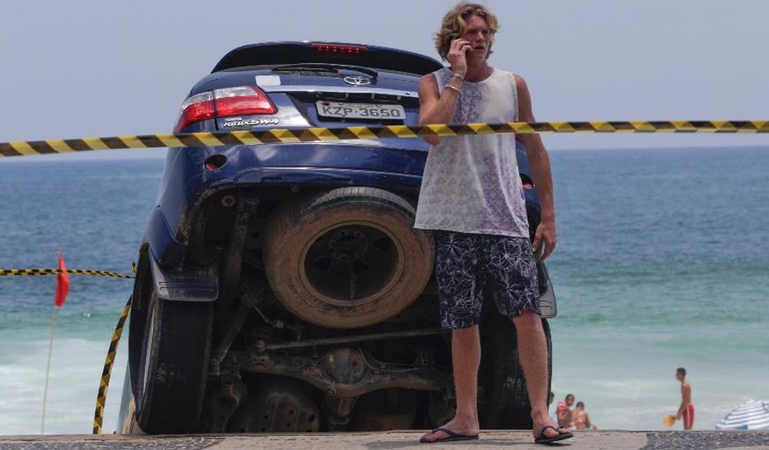 Filho de Letícia Spiller sofre acidente em praia do Rio de Janeiro