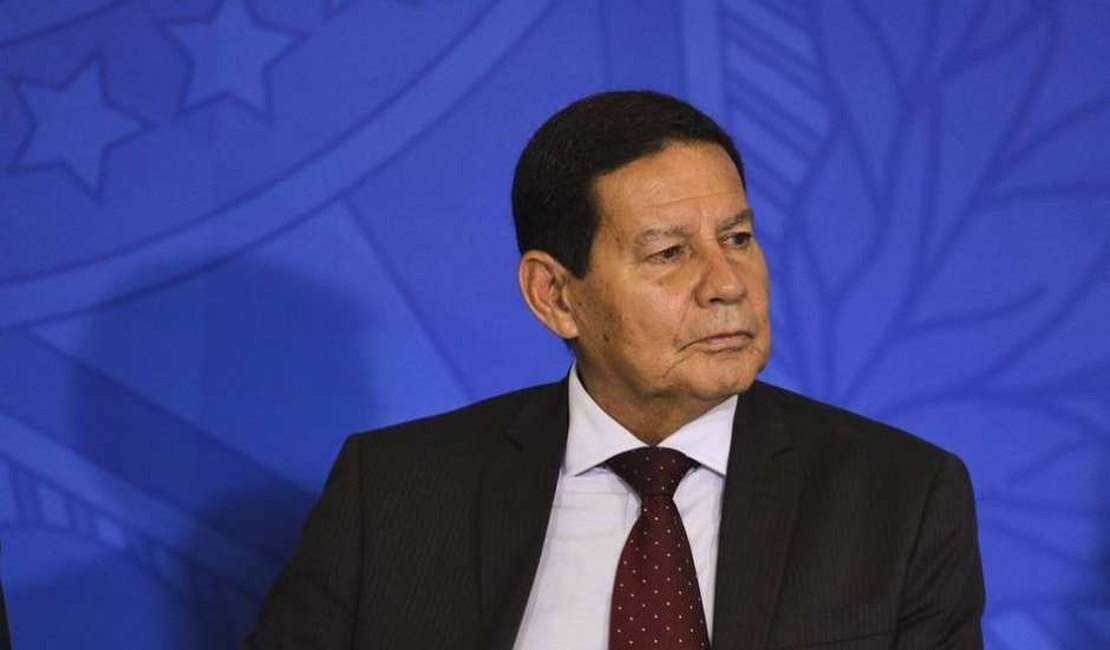 Governo tem que trabalhar com 'peças do tabuleiro', diz Mourão sobre apoio do Planalto a Lira