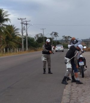 Batalhão de Polícia Rodoviária revista 56 pessoas durante operação