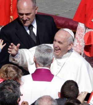 Papa Francisco pede esperança, paz e diálogo entre povos