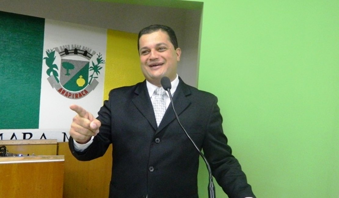 Aliado de Quintella, vereador “esquece” de Calheiros em anúncio sobre candidatos