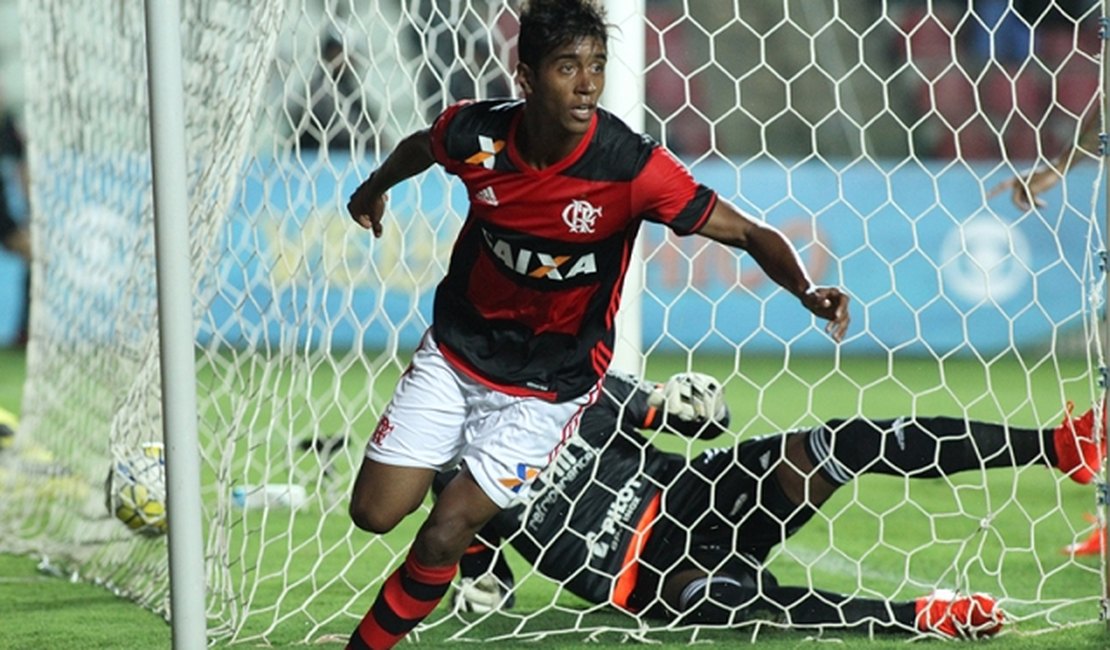 No Brasileirão, Palmeiras segue líder, e Flamengo volta a vencer