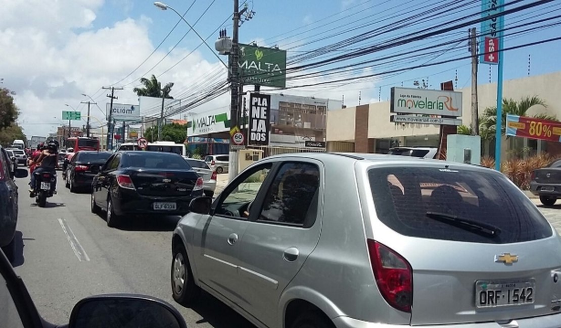 Quatro pessoas ficam feridas em acidente na Avenida Fernandes Lima