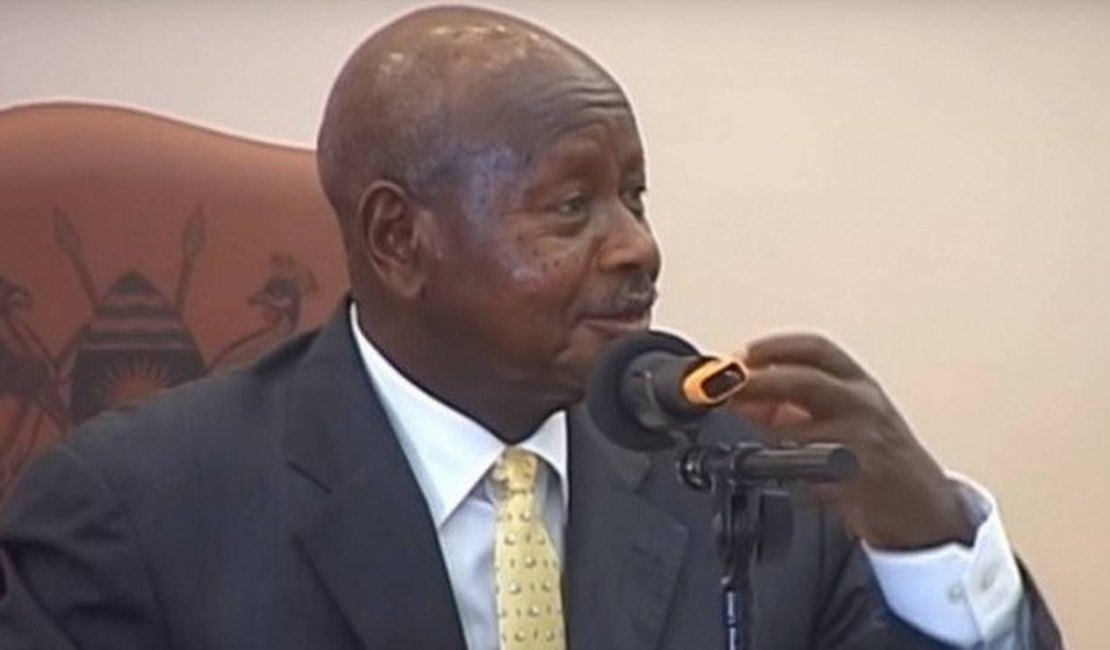 Presidente de Uganda ameaça proibir o sexo oral: 'Boca é para comer'