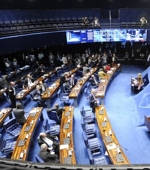 Senado aprova benefício de R$ 600 a autônomos e informais