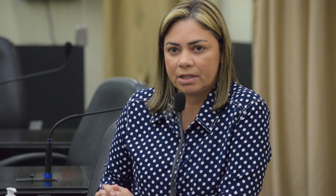 Flavia Cavalcante pede a construção de hospital de campanha na região Norte