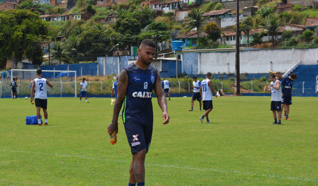 Jhon Cley acerta renovação e segue no CSA na próxima temporada