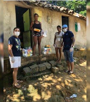 Willian José e esposa doam 3 toneladas de alimentos em Porto Calvo