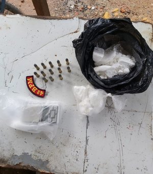 Suspeito foge, mas polícia apreende 500g de cocaína e munições