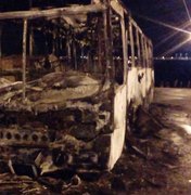  Coletivo é incendiado no Benedito Bentes