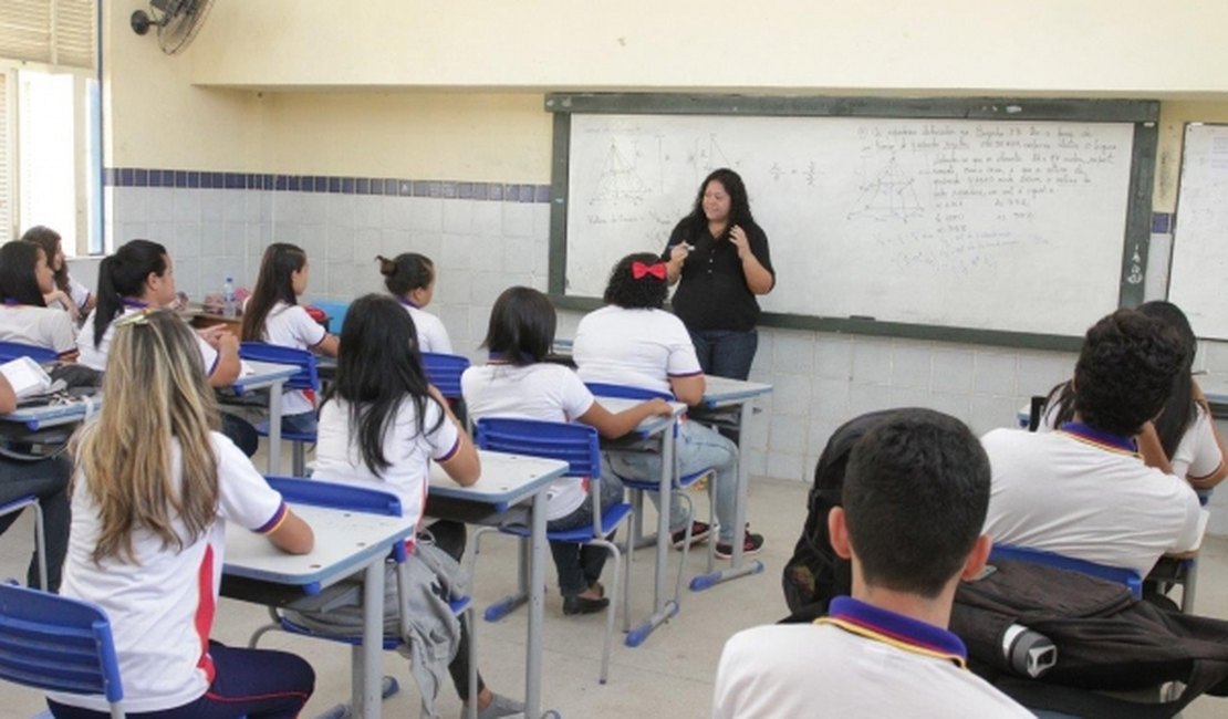 Governo beneficia 160 mil estudantes alagoanos com oficinas e material didático