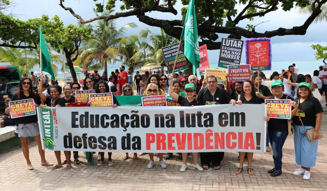 Educação faz greve geral contra reforma da previdência no dia 15 de maio