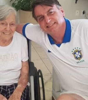 Bolsonaro comemora aniversário de 94 anos da mãe nas redes sociais