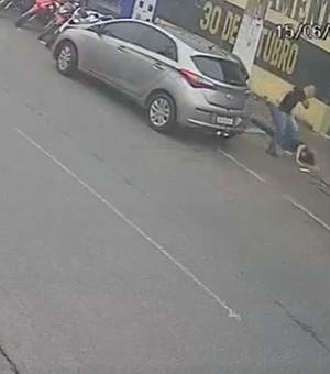 [Vídeo] Motorista joga mulher ao chão no Centro de Arapiraca