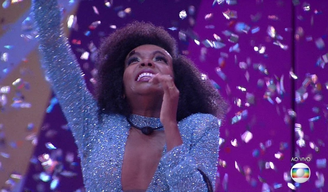 Thelma supera famosos e vence edição histórica do Big Brother