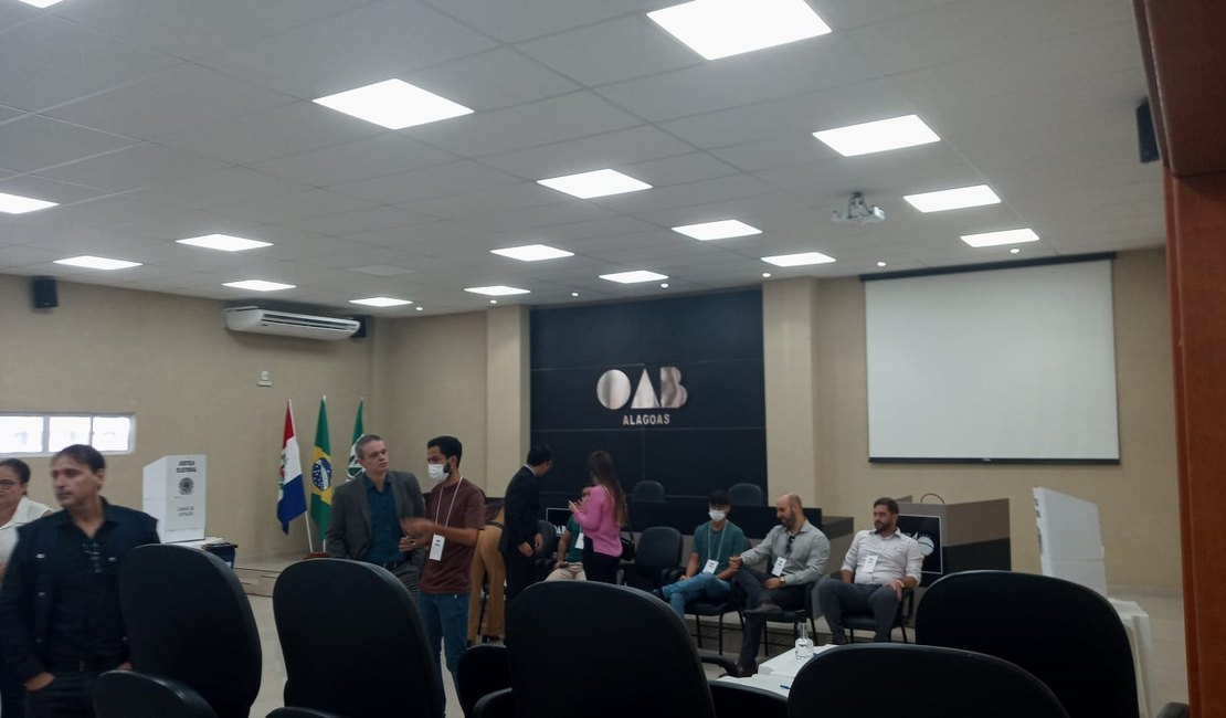 [Vídeo] Após  atraso, eleição do Quinto Constitucional é iniciada na Subseção da OAB Arapiraca