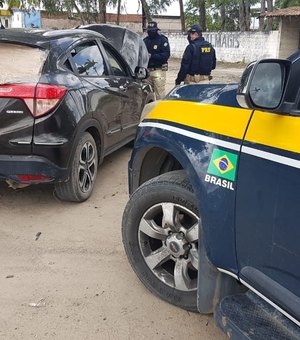 Mulher é presa por crime de receptação de veículo na BR-104, em Rio Largo