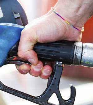 Petrobras corta preço médio da gasolina nas refinarias em 6,35% para menor nível desde abril