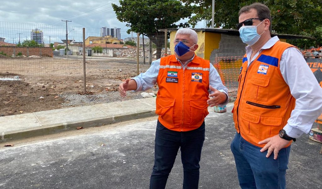 Secretário nacional visita bairros atingidos por rachaduras em Maceió