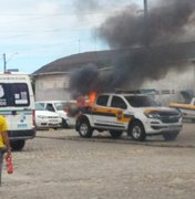 [Vídeo] Homem ateia fogo em carro da SMTT por vingança 