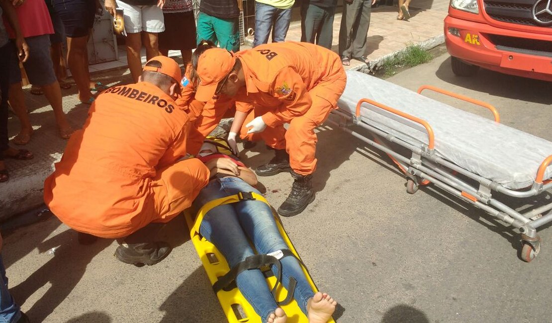 Casal cai de cinquentinha após mulher passar mal em Arapiraca