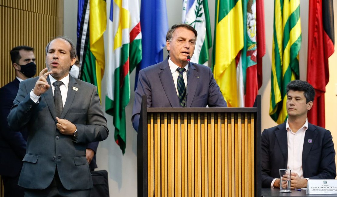 Bolsonaro sanciona lei que permite que clubes de futebol se tornem empresas
