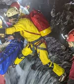 Após 54 horas, homem é resgatado em caverna no Reino Unido
