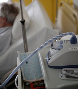 Nove em cada 10 mortes no Brasil por coronavírus são entre idosos