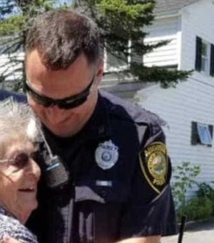 Senhora de 93 anos realiza 'sonho' de ser presa
