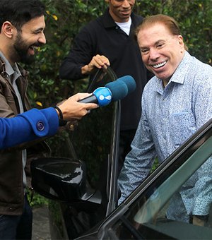 Silvio Santos bate carro no estacionamento do SBT 