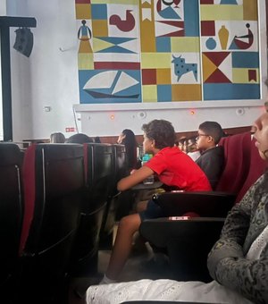 Estudantes de escolas públicas de Penedo assistem filmes no Circuito Penedo de Cinema