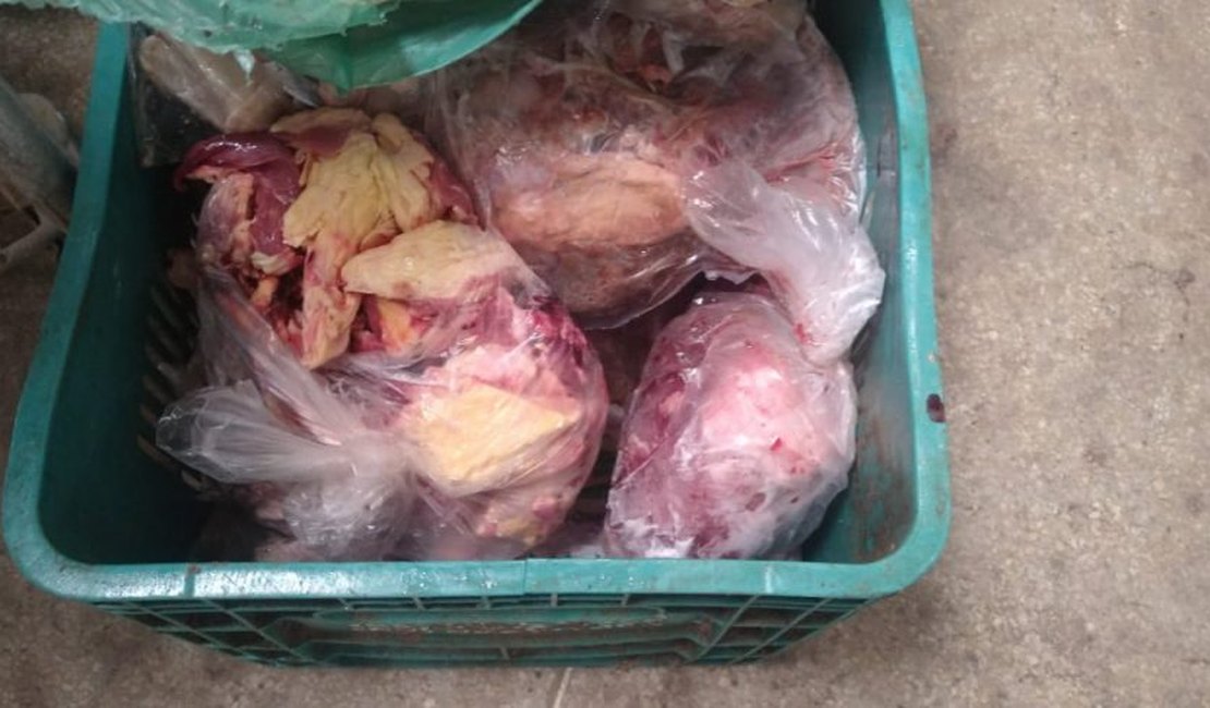 Vigilância apreende 400kg de alimentos vencidos em mercado de Ipioca