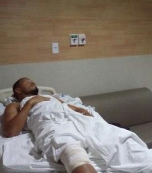 Zagueiro Anselmo passa por cirurgia no joelho direito e inicia recuperação