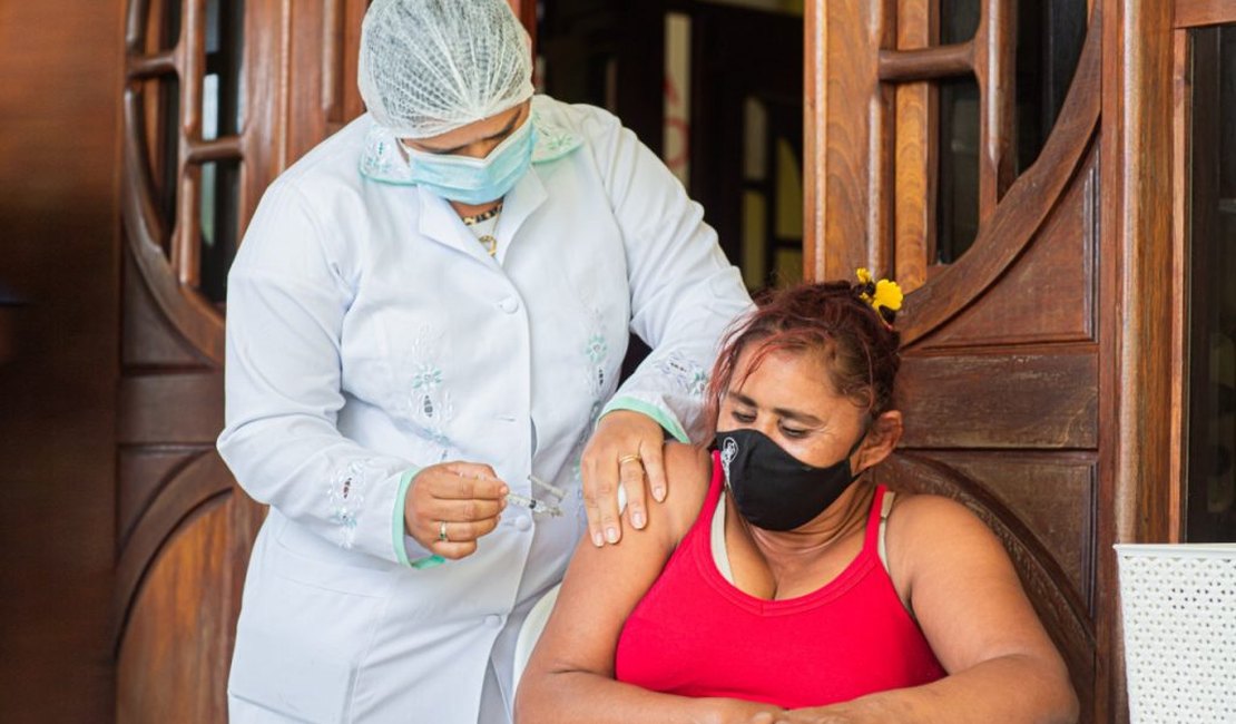 Sem-tetos podem ser vacinados contra a Covid-19 no Centro Pop de Arapiraca