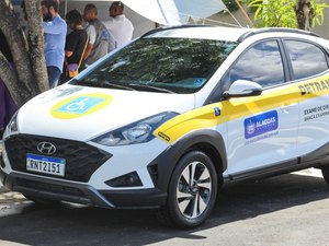 Detran Alagoas disponibiliza carro adaptado para PcDs realizarem provas práticas de direção