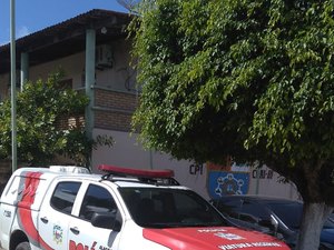 Três criminosos invadem residência e roubam carro em Arapiraca