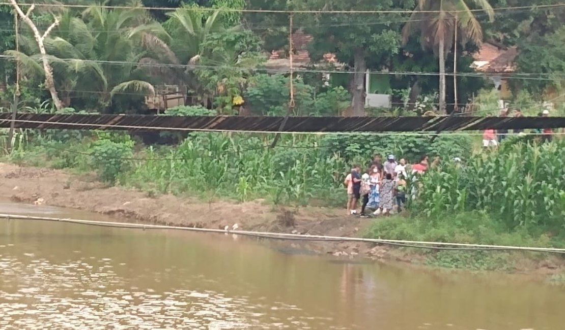 Turistas caem de ponte em Campestre-AL na divisa com PE
