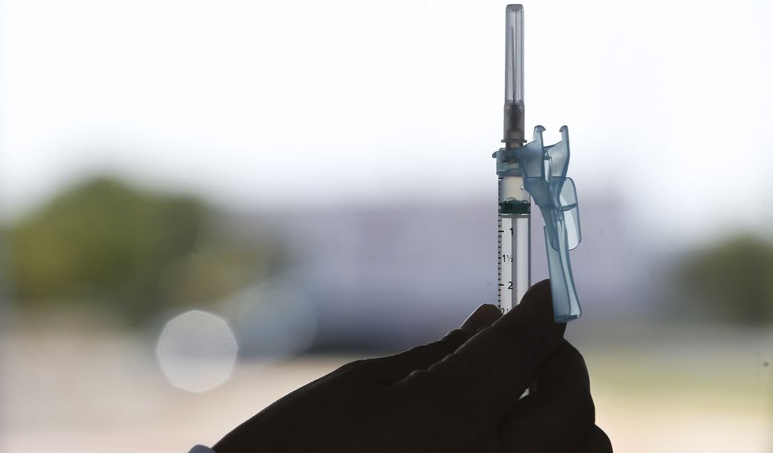 Covid-19: apesar de 4ª dose disponível 55,46% da população de Maceió ainda não se imunizou