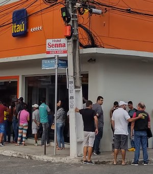Duas agências bancárias de Arapiraca  são notificadas pelo Procon por demora no atendimento
