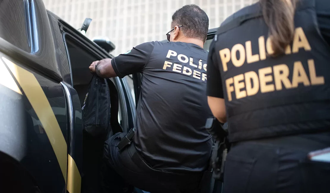 Polícia Federal cumpre mandado de busca e apreensão da Operação Share em Arapiraca