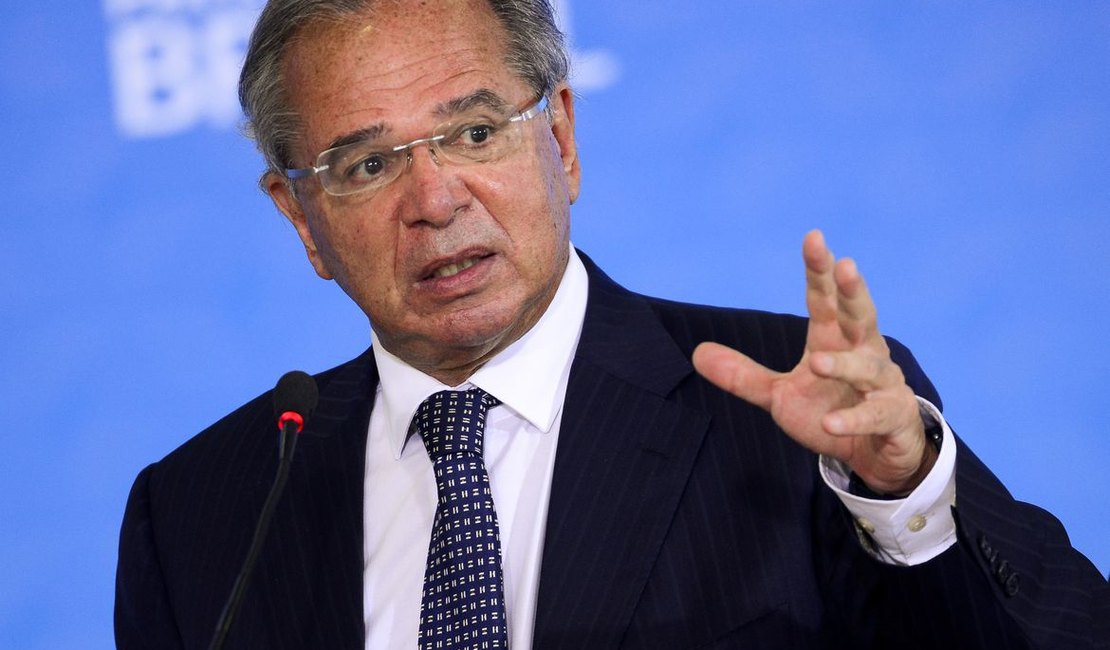 Ministro defende vacinação em massa para retoma da economia do Brasil