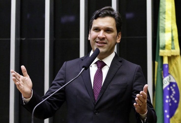 Disputa para presidente do Senado pode atrapalhar possível candidatura de Isnaldo Bulhões para Câmara