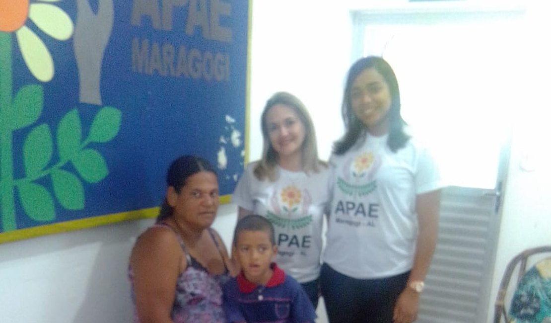 Criança atingida por bala perdida em Maragogi inicia fisioterapia