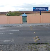 Muro de escola estadual desaba em Penedo
