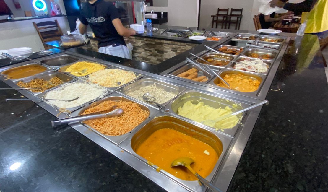 Almoço self-service varia entre R$ 15,00 e R$ 23,99 em Maragogi
