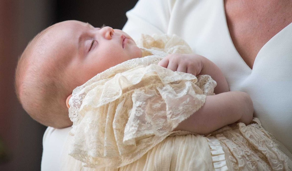 Príncipe Louis, filho de William e Kate, é batizado em Londres