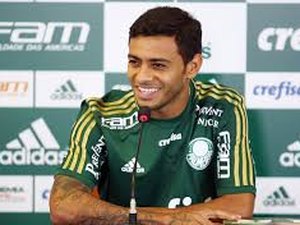 Alagoano Cleiton Xavier, campeão pelo Palmeiras, vai reforçar o Vitória (BA)