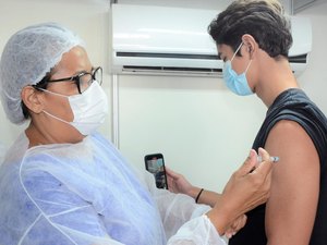 Alagoas já vacinou mais de 50% dos adolescentes com a primeira dose da vacina contra a Covid-19