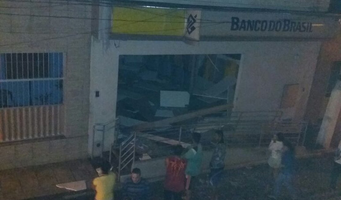 [Áudios] Bandidos atacam Banco do Brasil de Água Branca e população relata medo